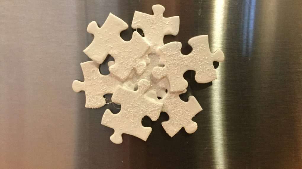 Do you have a puzzle laying around that isn't being used or perhaps it's missing pieces? I have a great project that turns puzzle pieces into a magnetic snowflake! It's super easy, kids can get in on the fun as well. Great for gift ideas, craft night, classroom parties, etc.