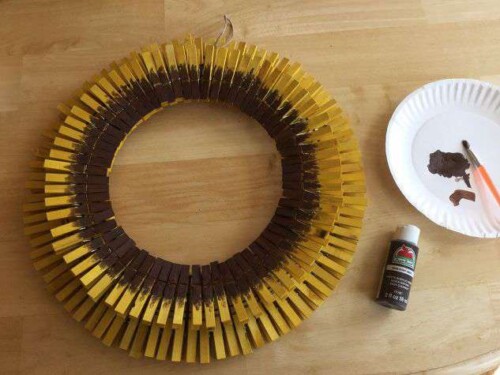 How To Make An Easy DIY Clothespin Sunflower Wreath