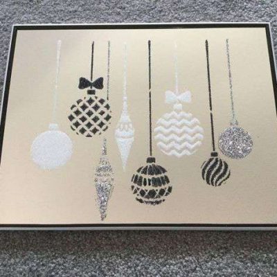 Want to know something else? If you make a mistake, no problem simply wash off your mirror and start over. It's just glue, which means if you want to use your mirror for multiple projects through the year you can! Make a new glitter design for the different holidays, birthdays, etc.