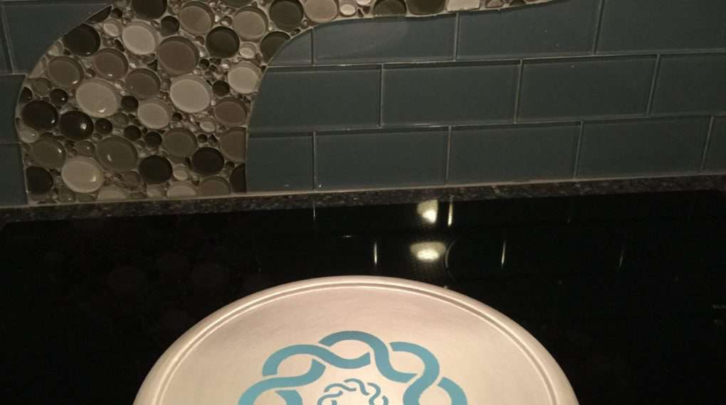 I found this old Lazy Susan at Good Will for $2. I grabbed it fast because I knew just how to up-cycle it for my kitchen table with Dixie Belle Paint & Stencils!