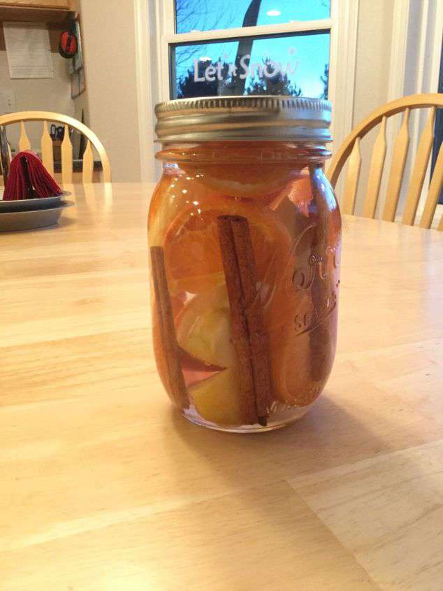 Fill the jar with water and put the lid on.