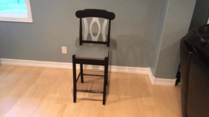 After letting everything dry the chair is done!