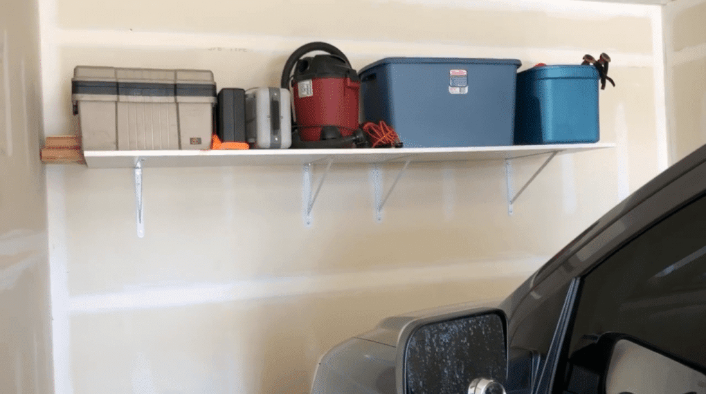 How to make a simple garage self? In this post you'll learn how to make an easy heavy duty DIY garage shelf for your home.
