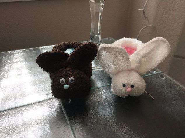 Use different colored wash clothes for different colored bunnies.