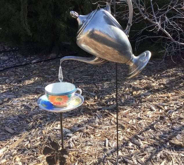 Place your tea cup and saucer stand under the "drip" of the pot.