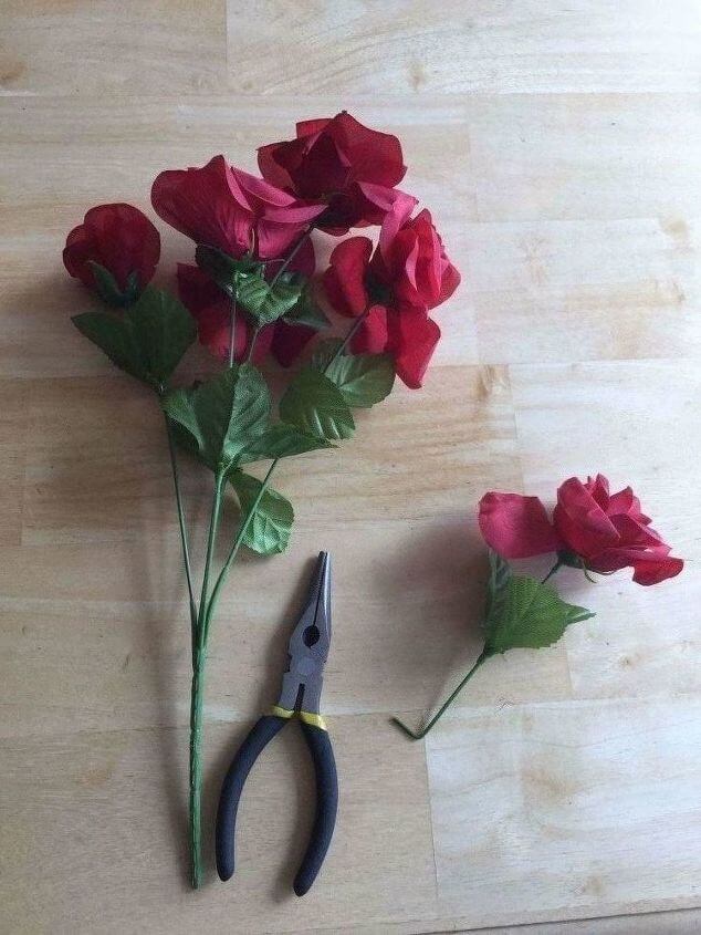 First, you'll need to pick the flower from the bouquet that you like the most. Cut it off with the wire cutters.