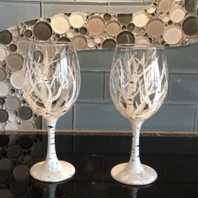 Painting aspen trees is easier than you think! With a little glass paint, you can make some stunning aspen tree wine glasses.
