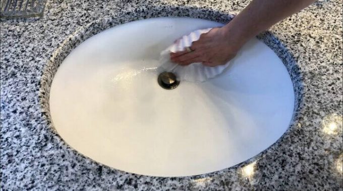 Coffee Filter Hacks (11) cleaning cloth