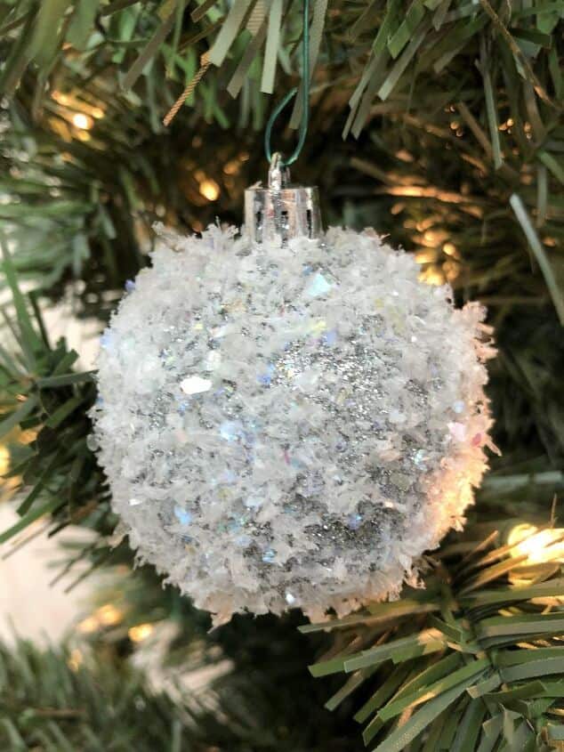8 Easy DIY Ornament Gifts