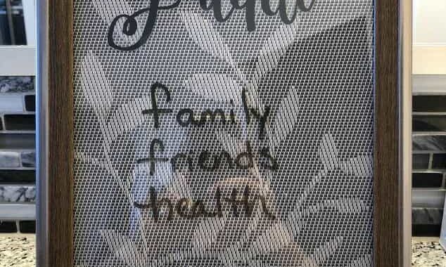 After a challenging year of several surgeries and breast cancer, it was recommended to me that I write down 3 things I'm grateful for every morning to keep my spirits up. I decided to create a reusable grateful board to start practicing this as we move into the new year.