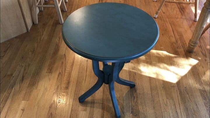 Here's a table I picked up on Facebook Marketplace. I thought it would need some work but the table was actually in great shape and from Pier One Imports. The main color was green and it had some gold trim. My daughter was heading off to college and the school colors happened to be green and gold.