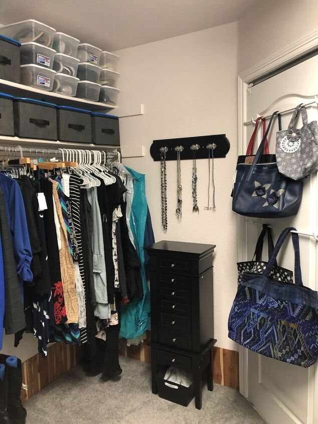 Hometalk TV asked me to host an episode that would include how to easily organize a closet. I'm sharing how to organize a closet with some of my favorite tips, tricks, and hacks.