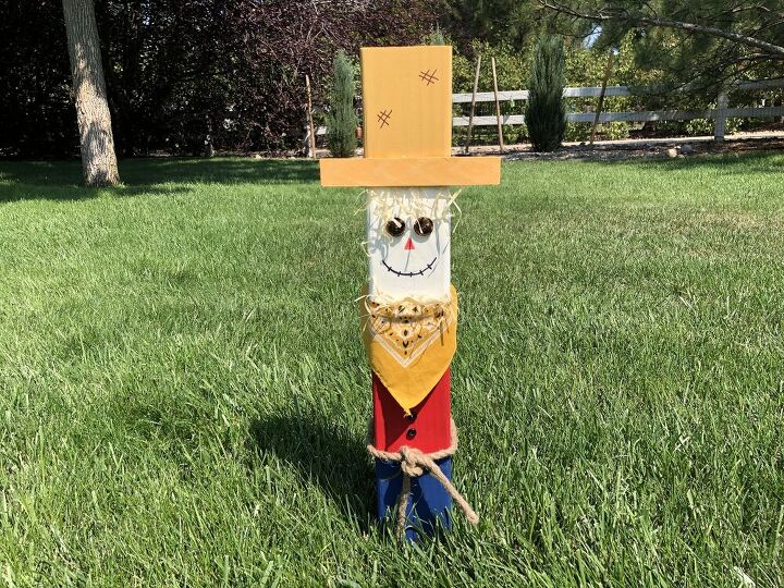 Super Awesome and Easy DIY Scarecrow for Your Home