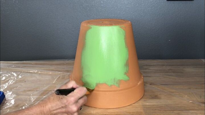 I painted the next flower pot with Folk Art Home Decor Chalk Paint in the color Irish.