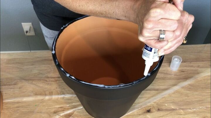 I added silicone to the top of the flower pot.