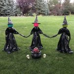 Do you like decorating for Halloween but don't want to break the bank doing it? I'm sharing how to make an easy Halloween witch on a budget!