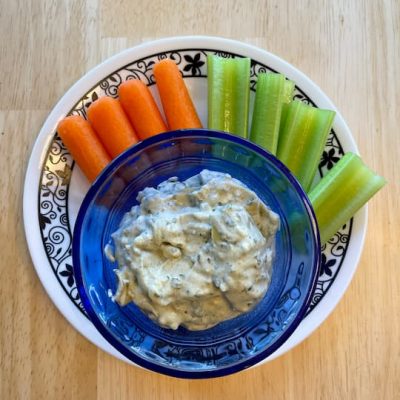 Do you want a healthy spinach artichoke dip? Not only will this recipe be healthy, but it's easy and delicious too.