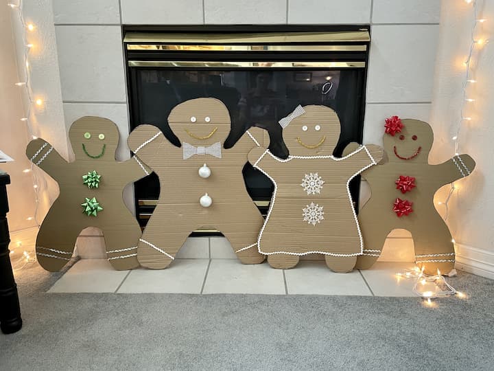 Do you want a giant gingerbread man decoration?  I used recycled cardboard to create a few different versions to share with you!