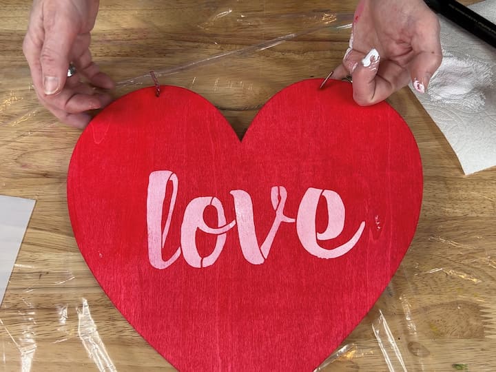 This is just one way you can decorate your wood-dyed heart.