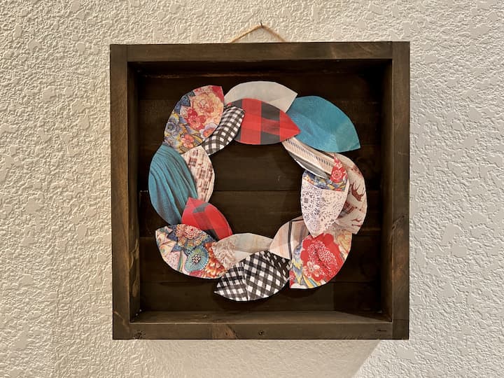 Do you want some recycled paper crafts?  I took some old magazines and business cards and turned them into a lovely wreath for my home.  