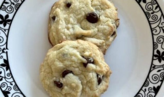 Yellow cake mix chocolate chip cookies, sounds easy right? Well, they are! You'll only need 4 ingredients to make these yummy cookies.