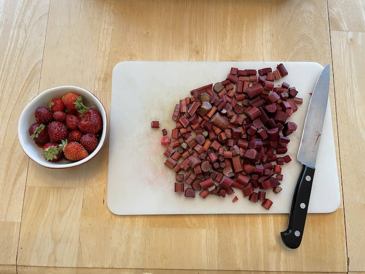 Healthy Rhubarb Crumble ingredients