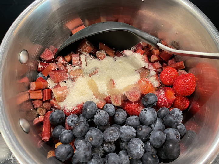 Healthy Rhubarb Crumble I placed 2 cups chopped rhubarb, 1 cup strawberries, 1 cup blueberries, 1/2 cup sugar, and 2 tablespoons lemon juice in a sauce pan.