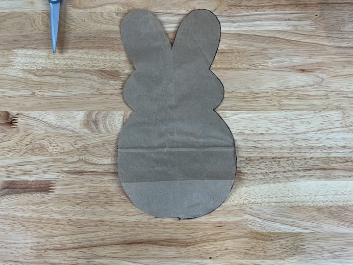 I unfolded the paper bag and my template is ready to create my diy bunny.