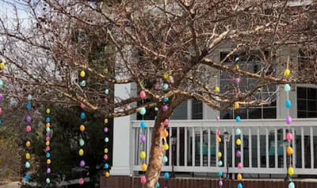 Do you want easy Dollar Tree spring decor? I have a super easy and inexpensive idea using plastic eggs that is beautiful.