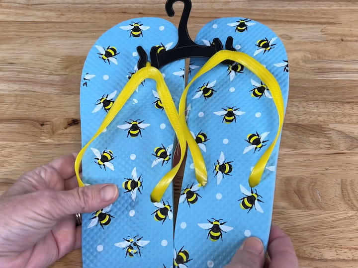 I started with these plain flip-flops I'll be giving to my daughter for her birthday.  I wanted something a little more with the yellow straps.