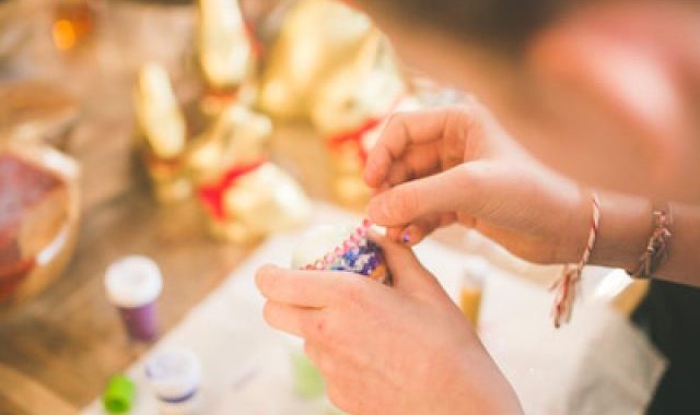 Who needs some gifts for crafty moms? Whether it's a DIY or a purchased gift I have some ideas that might help you.