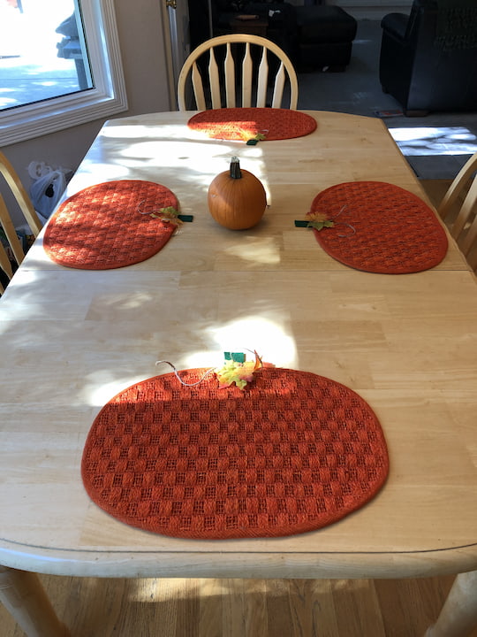 Are you looking for cheap DIY fall decor?  I have a few to share with you today and all of them cost me under $10 to create.