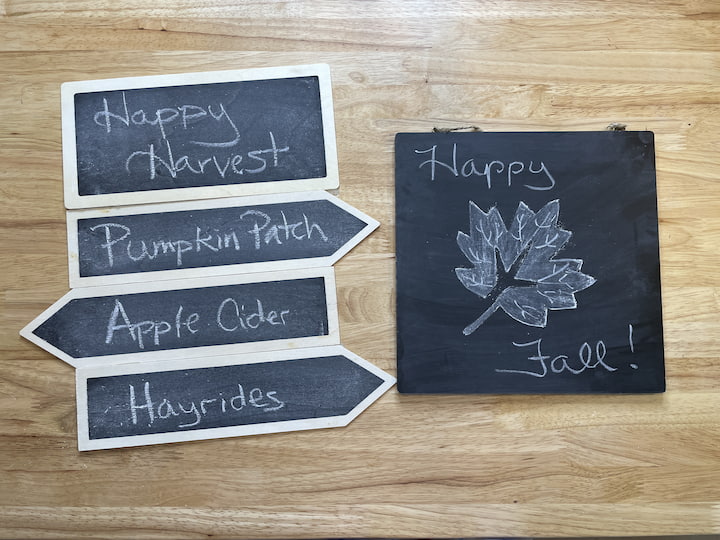 Do you want a DIY fall sign?  Here is one using a few items from Dollar Tree that can be customized and adjusted for any season or holiday.