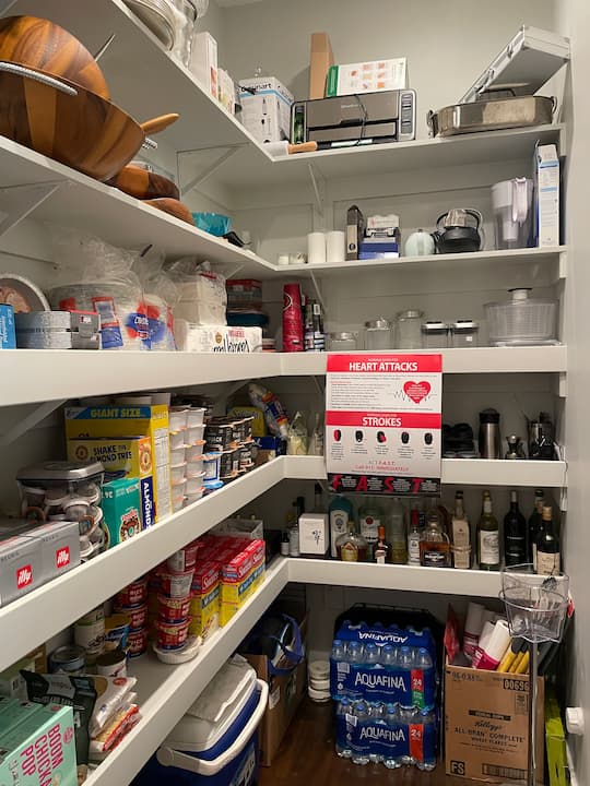 Are you looking for walk-in pantry organization ideas?  I have some quick and easy tips and tricks to share with you in this article.