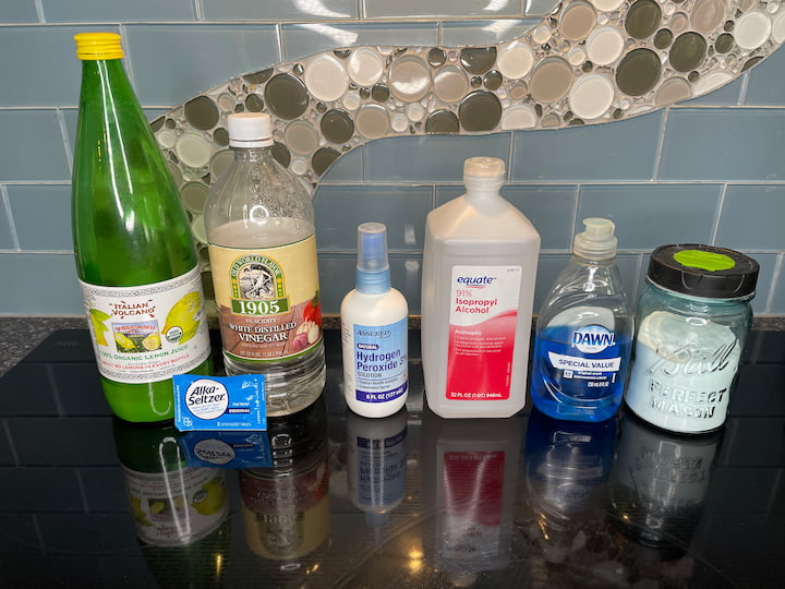 Are you looking for kitchen cleaning hacks?  Look no further as here are several tips and tricks to help you get your kitchen in shape today.