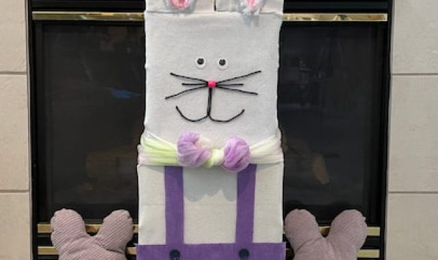Are you looking for an easy bunny craft? Here is one that is so easy and cute. Everyone will want to get in on the fun!