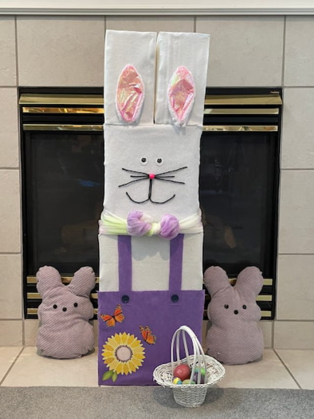 Are you looking for an easy bunny craft? Here is one that is so easy and cute. Everyone will want to get in on the fun!