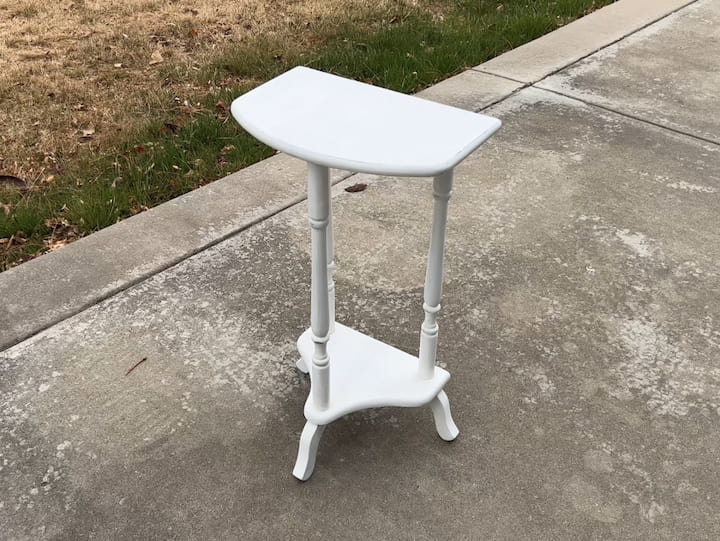 I love doing furniture makeovers.  I found this little side table at a garage sale for just five dollars.  Garage sales are great places to find gently used furniture pieces.   The legs weren't attached so I placed them back onto the table and tightened everything up.  