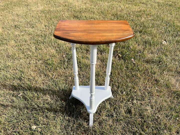 Are you looking for a painted side table? Don't want to spend a fortune? You can easily flip furniture on a budget. I found this table at a garage sale for just $5 and turned it into decor we love.