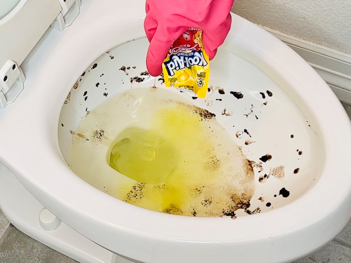For a dirty toilet, use Kool-Aid to clean and deodorize. The citric acid will start doing its work, and the lemon smell is refreshing. However, Kool-Aid alone will not disinfect your toilet, so add vinegar or rubbing alcohol. Scrub the toilet completely, including under the ledge, and flush it all away. 