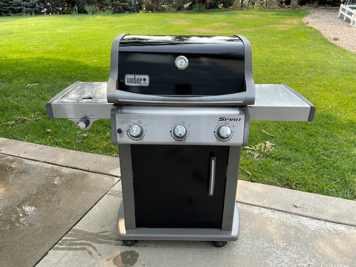 Cleaning a Weber Grill, or any grill for that matter, how do you do it?  There is so much out there, and in this post, we'll go over what works and what doesn't.