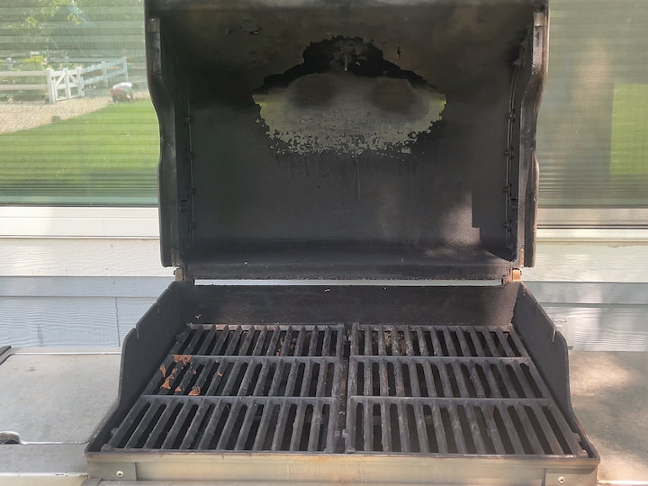 Removing the Grates: We started by removing the grates and flavor bars from our trusty Weber grill.