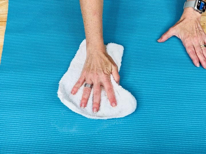 Simply spray it onto the mat and use a washcloth to wipe off the excess moisture.