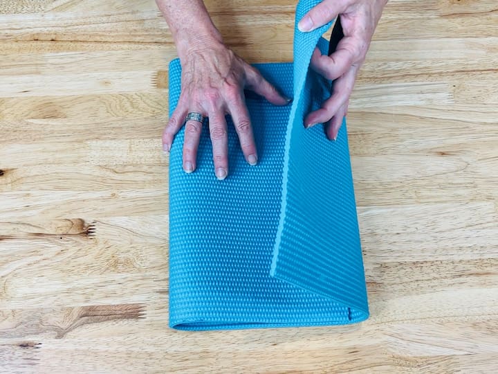 Make a kneeling pad by folding a large section of the mat in thirds, hot gluing it closed. This pad can be used for gardening, bathing kids, or cleaning your home.