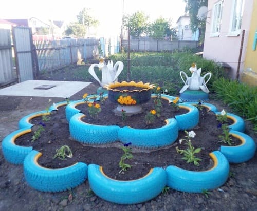 Double Stacked Tire Flower Gardening Bed