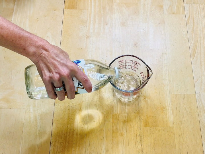 Basic Vinegar and Water Cleaner: