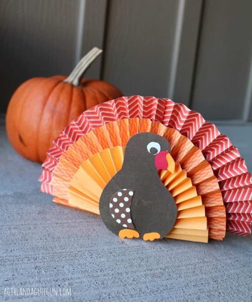 DIY Thanksgiving centerpiece Paper Fan Turkey