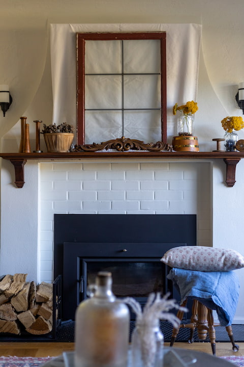 Cozy Farmhouse Vibes: Infusing Warmth into Your Mantel 
