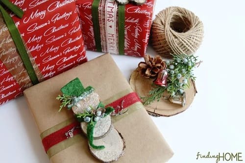 Wood Slice Mini Wreath and Snowman Gift Wrapping Ideas