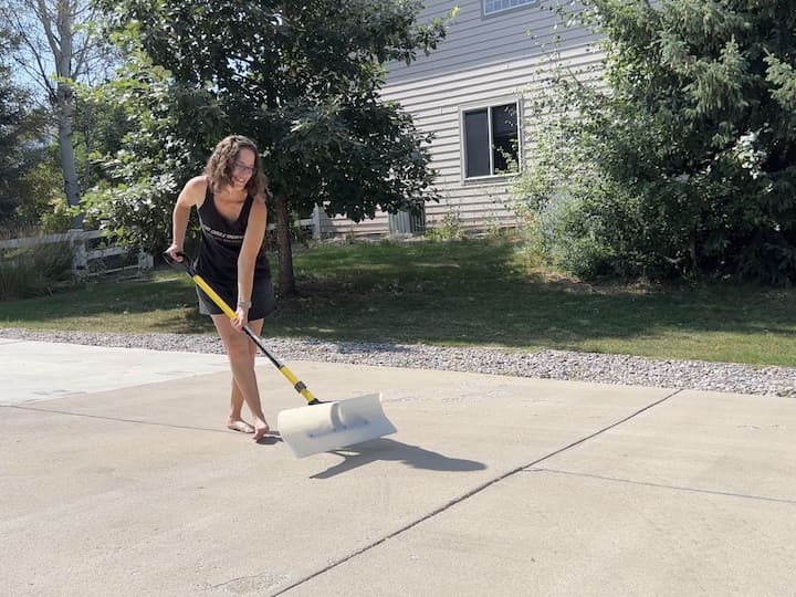 Prevent snow from sticking to your shovel by applying a coating of vegetable oil or cooking spray before shoveling.